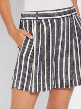 Lysse Women’s Navy and Cream Striped Shorts Pull On Pockets  NWT Size Small